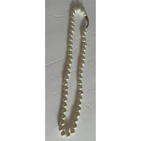 Vintage 8mm Faux Pearl Necklace 18 Inch with Gold Tone Clasp Elegant Wedding GUC - Picture 4 of 5